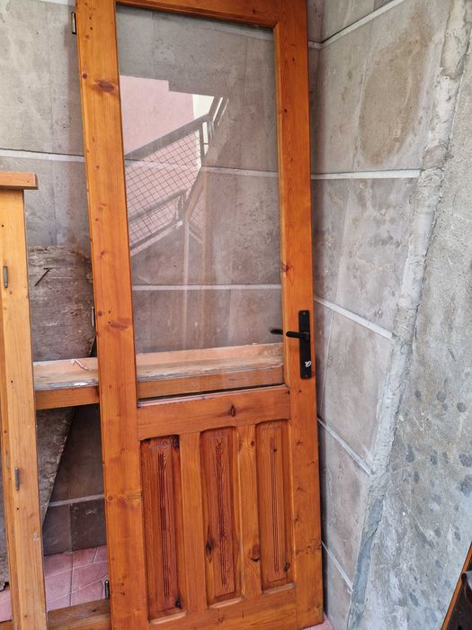 Продавам дървена дограма