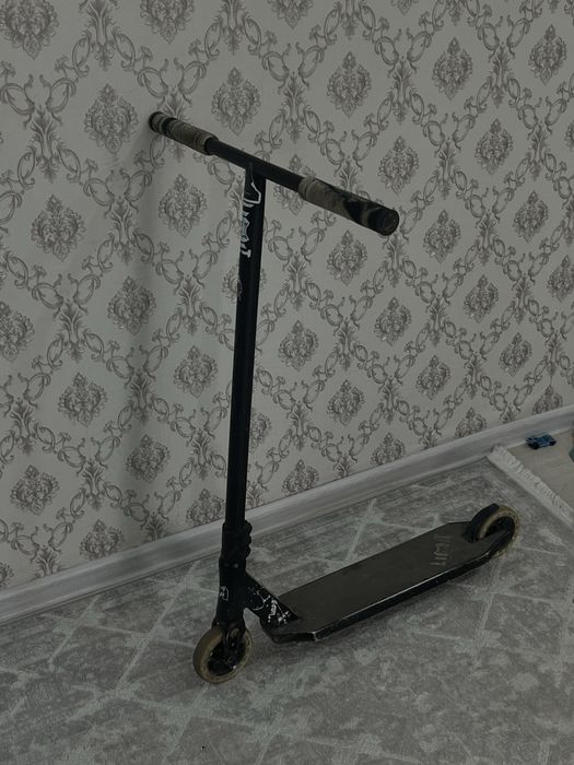 Продам самокат Limit