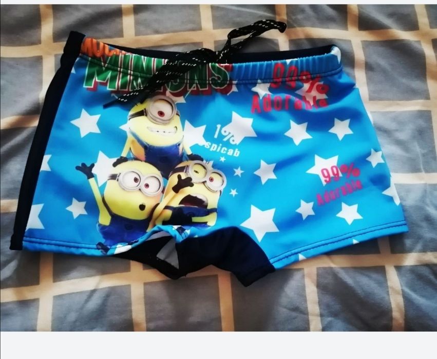 Резиновые шлепанцы и плавки