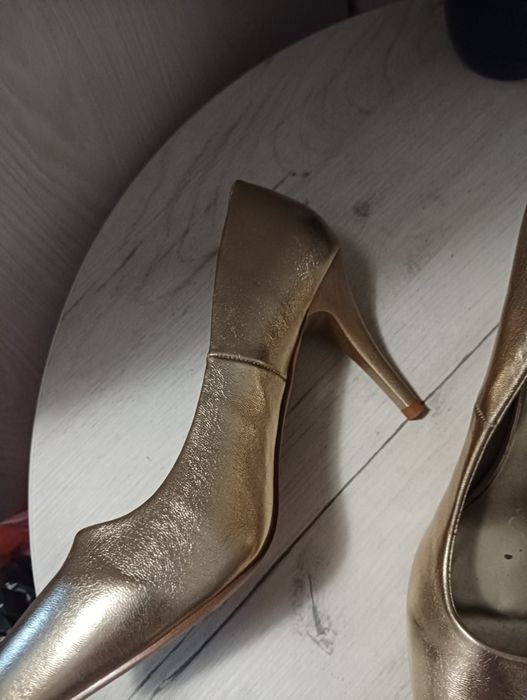 Сапоги женские ,новые,стильные разм 40/39