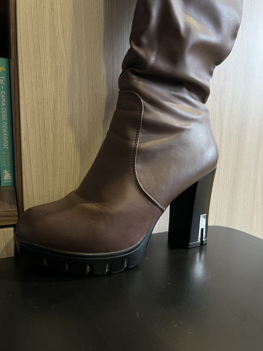 Сапоги женские.