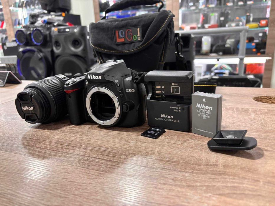 Продавам фотоапарат Nikon D3000 Комплект с чанта