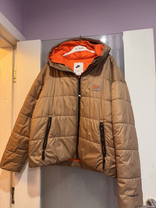 Оригинално дамско яке Nike