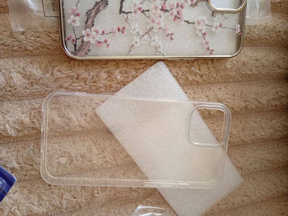 Vând huse iPhone 13