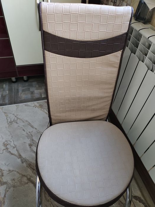 Продам кухонный стол