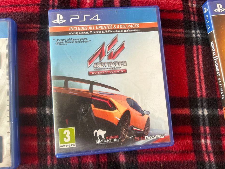 PS4 с два джойстика и шест игри