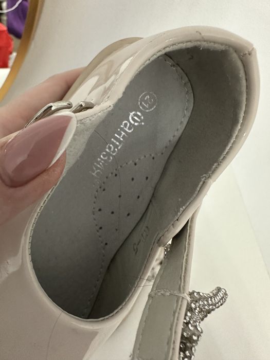 Продам детские туфли