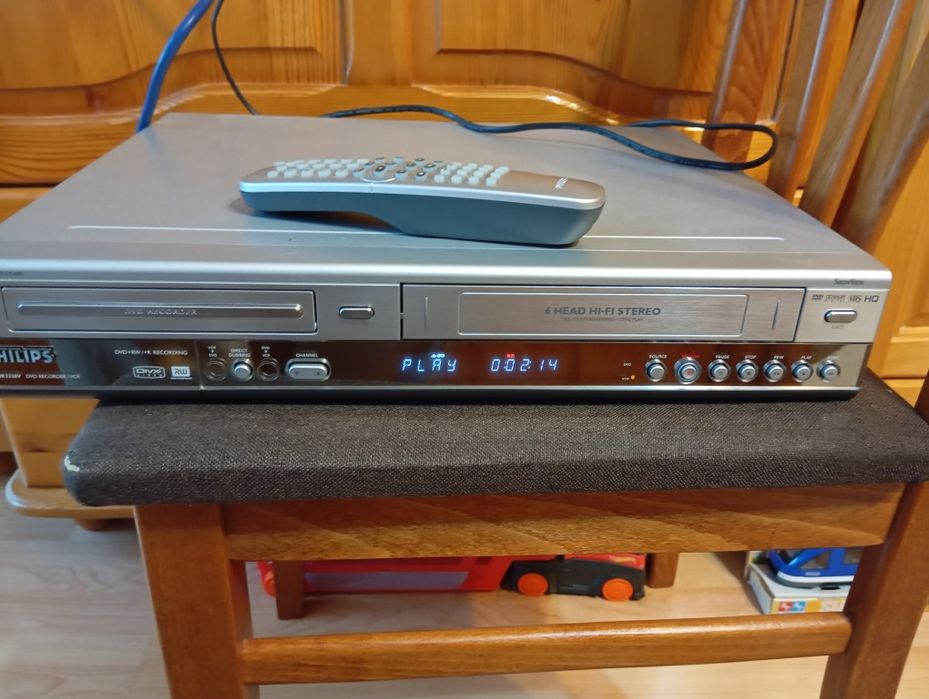 Комбо VHS Видео и dvd divx плеър Philips