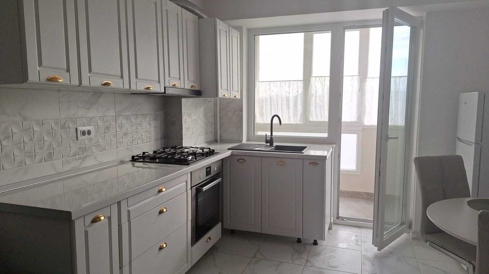 Inchiriez apartament nou 2 camere complex Fiald Bacovia