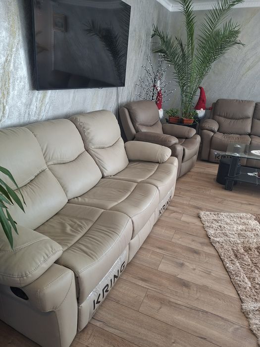 Canapele piele naturala cu recliner