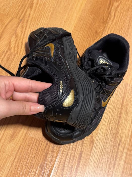 Adidași Nike negri cu detalii aurii pentru sală, P-6000, 36