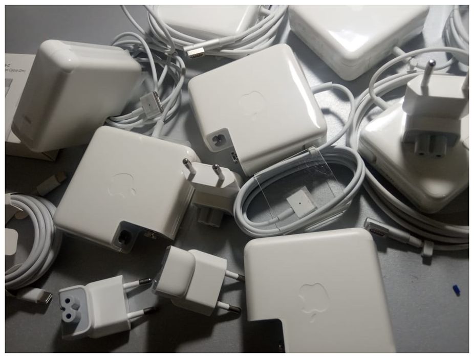 на MacBook 45W - зарядка, блок питания .