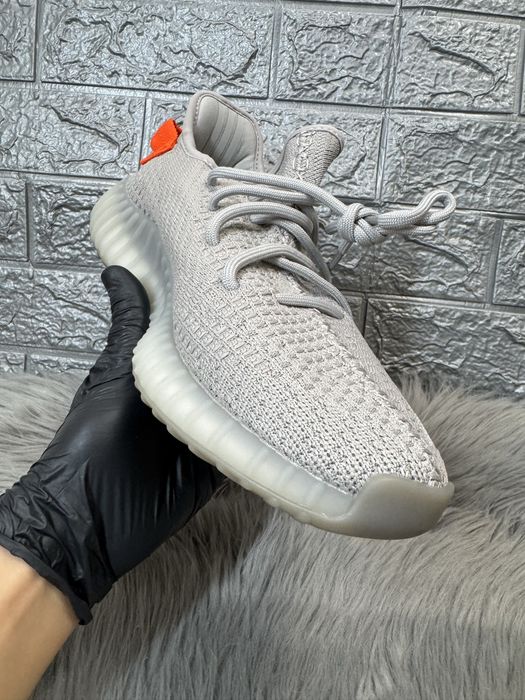 Yeezy 350 v2 Tail Light Pk Premium