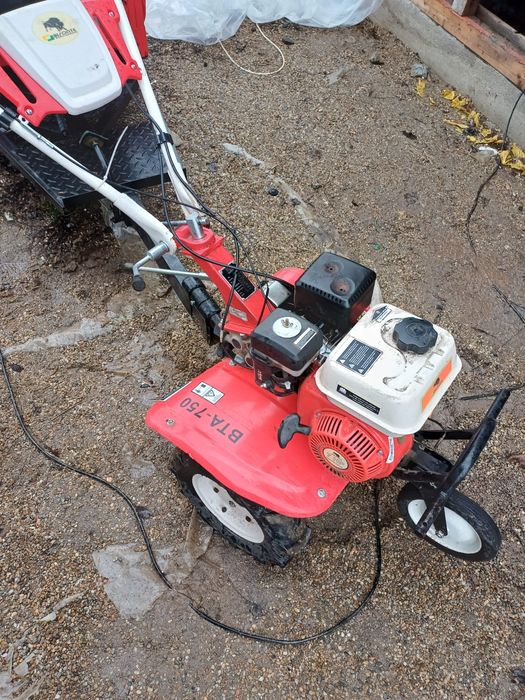 Vând motocultor Bisonte cu remorca și accesorii