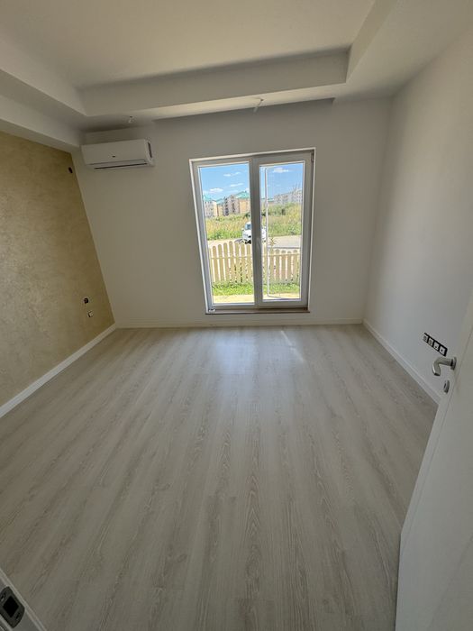 Cosmopolis | Parter cu curte, 3 camere, 2 bai, access direct piscina + 2 locuri parcare (Comericial / Rezidential)