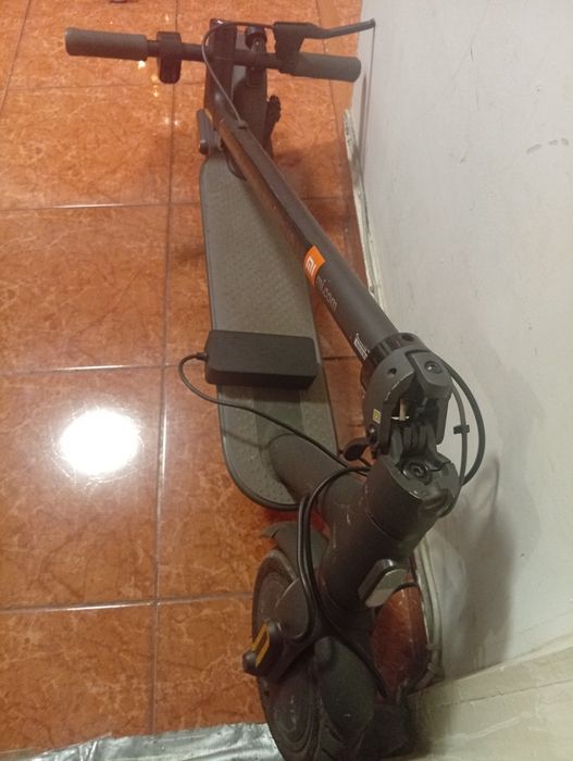 Vând trotineta electrica Xiaomi