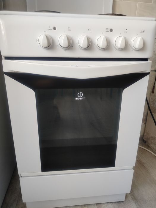 Продам плиту Индезит