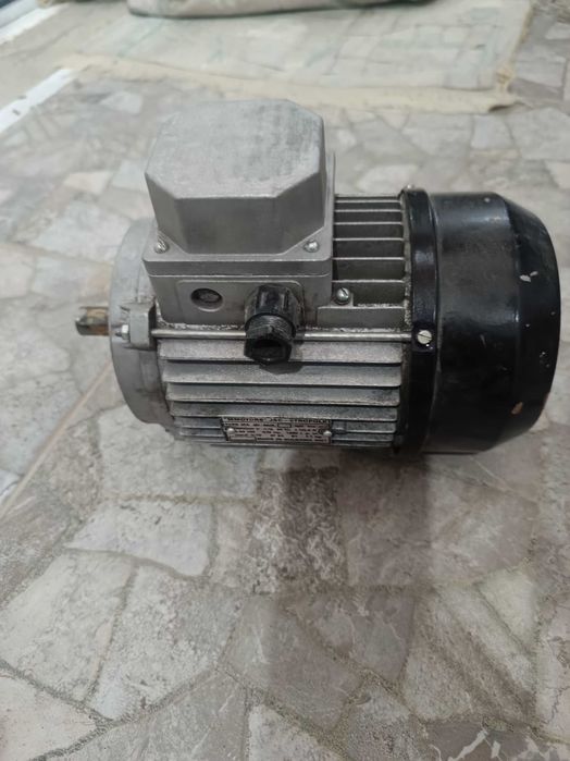 Трифазен двигател 0.55 кW 1380 оборота България