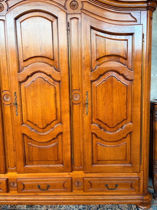 Масивен дъбов гардероб