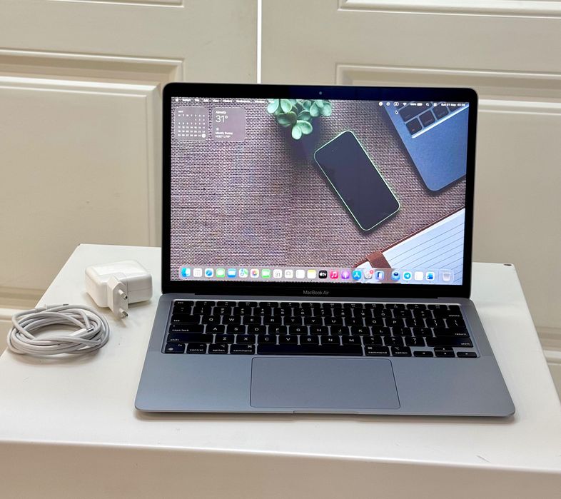 MacBook air M1 (256gb) like new 100 %
