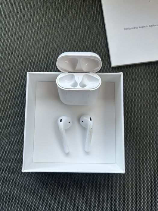 Airpods първа версия