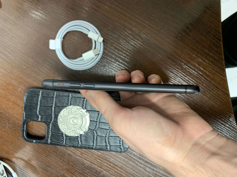 Айфон 11  в идеальном состоянии