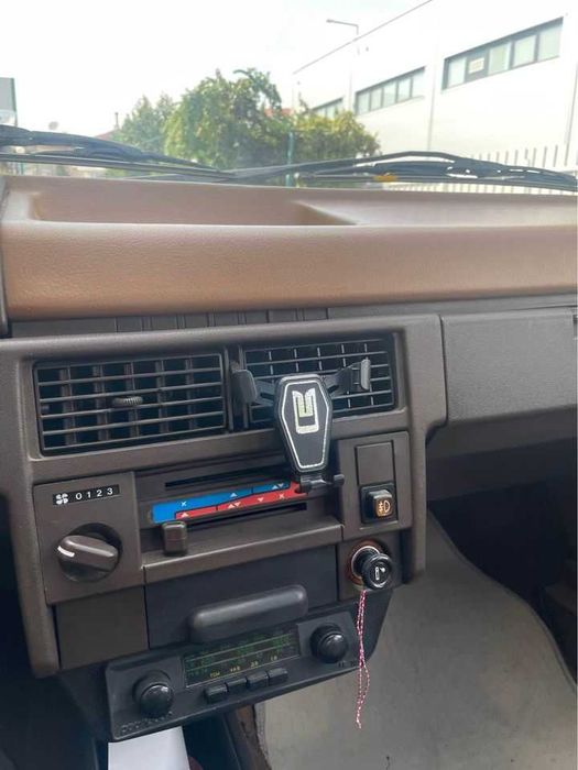 Поставка за телефон с логото на марката ,,Москвич"