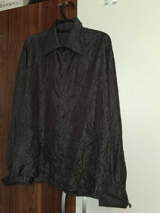 Сива мъжка риза фабрично набръчкана, стилна