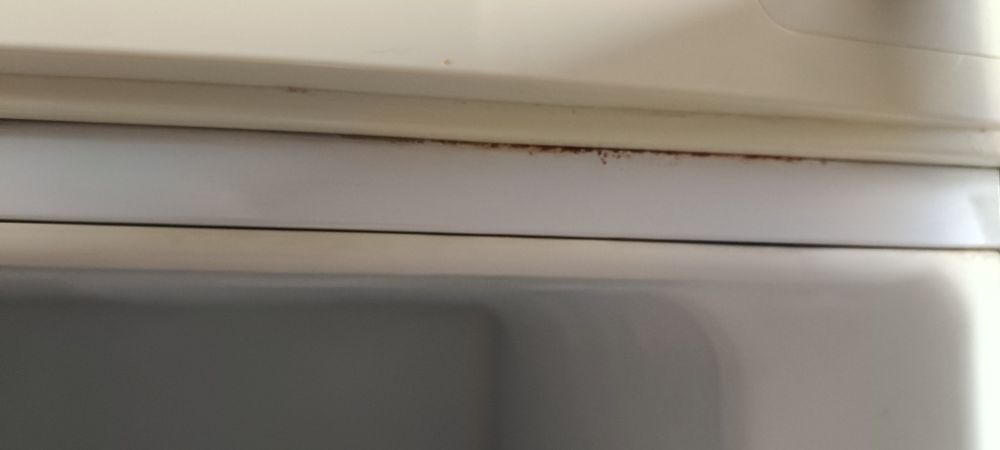 Хладилник Indesit 200л.