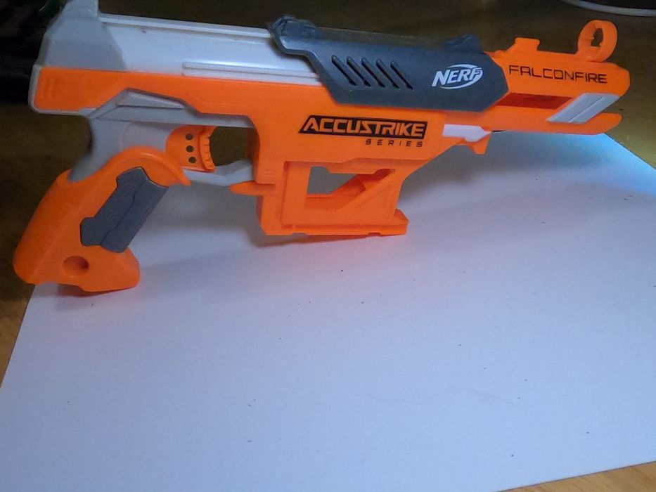 Nerf  accustrike elite falconfire