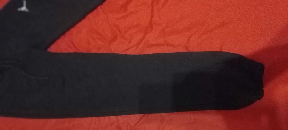 Продавам ново оригинално долнище на JORDAN-разнер М