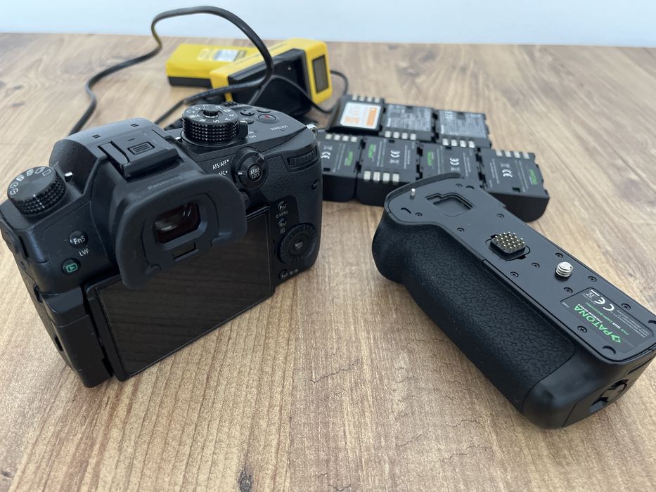 Panasonic GH5 body + grip + 7 baterii
