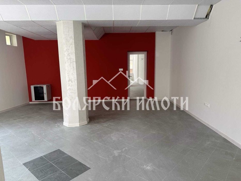 Дава се под наем Магазин в Велико Търново, Център - 111 кв.м за 700 € - Снимка #1
