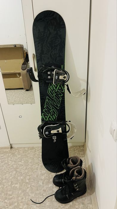 Сноуборд с креплениями