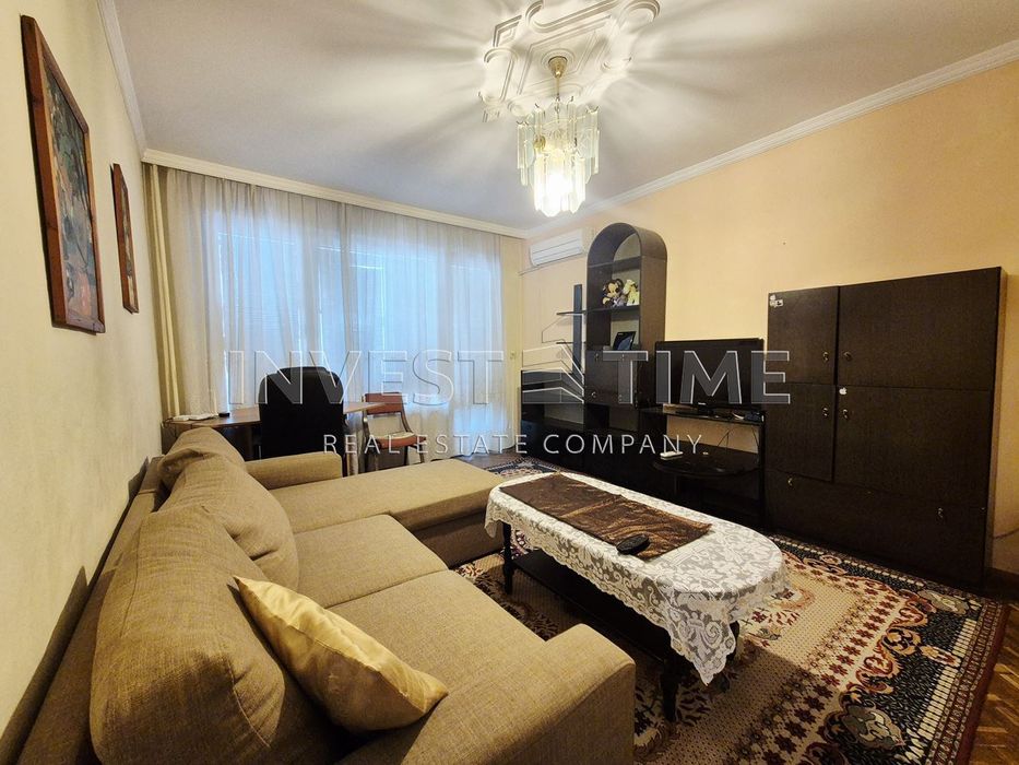 Цветен квартал, три отделни стаи, 60 кв.м чисти, среден етаж!