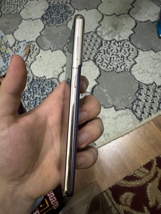 Samsung s21      12ga 256.  2ta sim karta