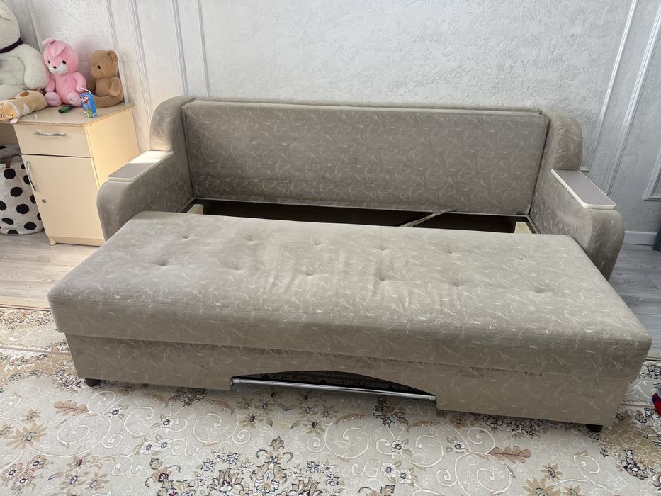 Продам диван самовывоз, район КШТ, Центр крови