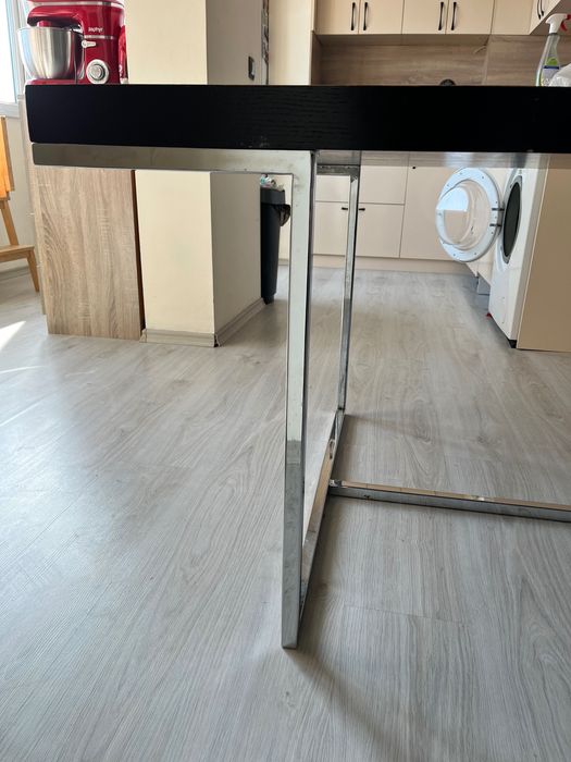 Трапезна маса масивна