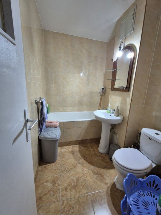 Particular ofer spre inchiriere apartament 2 camere decomandat