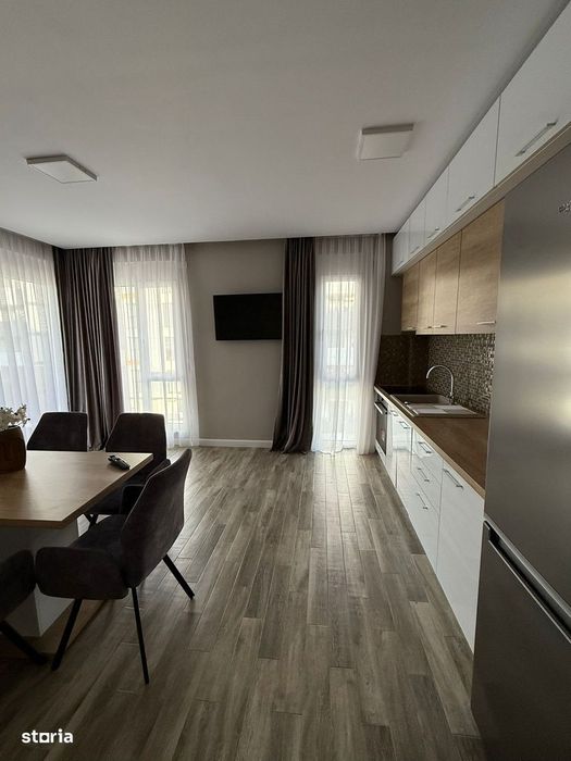 Închiriez apartament cu 3 camere