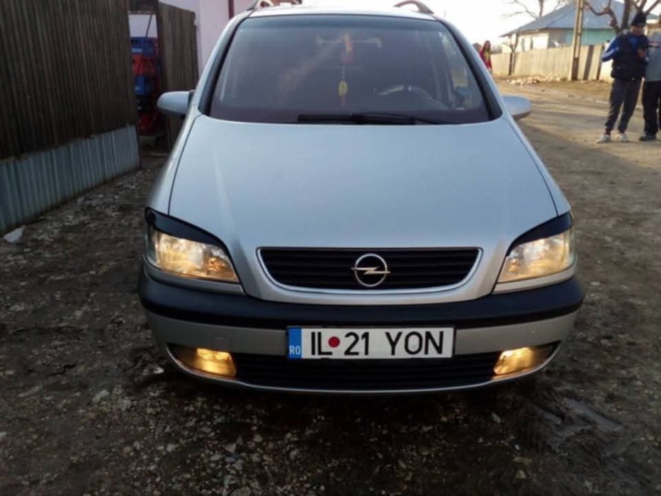 Vând Opel zafira