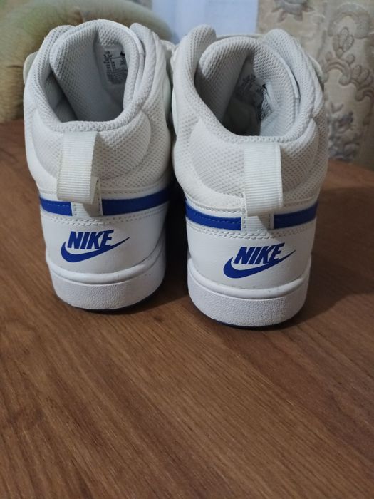 Vând adidași Nike vision mid