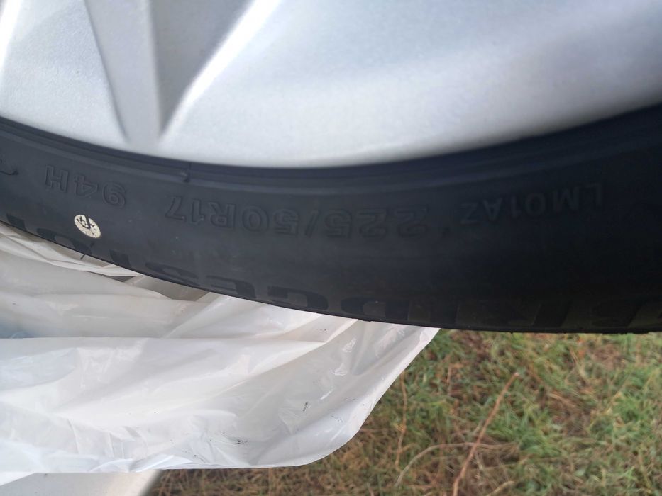 225/50 R17 Bridgestone