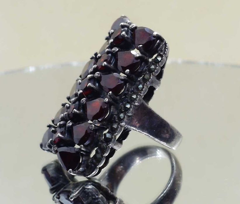 Inel cocktail din argint cu granate