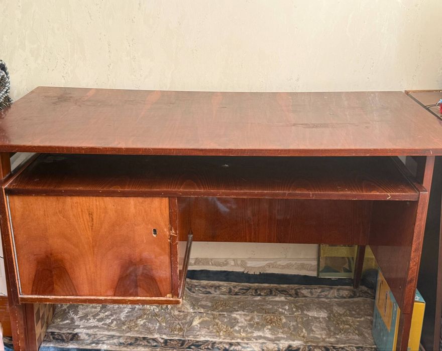 Продаётся Письменный стол  производство Румыния!