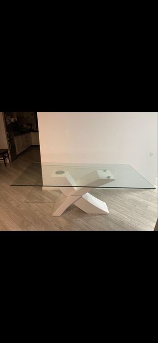 Masa  de sticla securizata deosebita