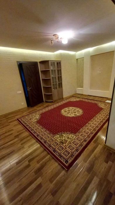 Продается квартира галерейка 2/4/4 сзади Тансикбой базар