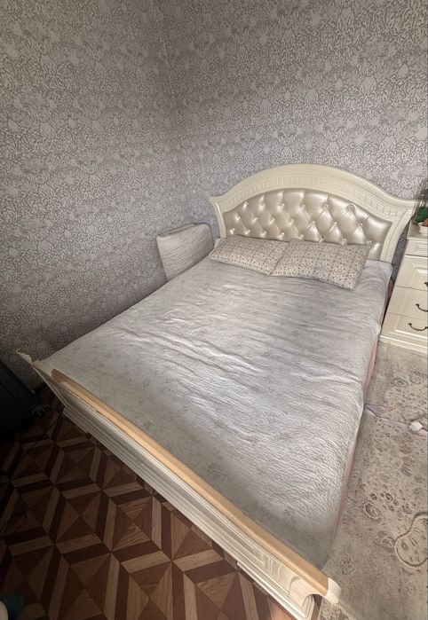 Продам спальный гарнитур за 180000