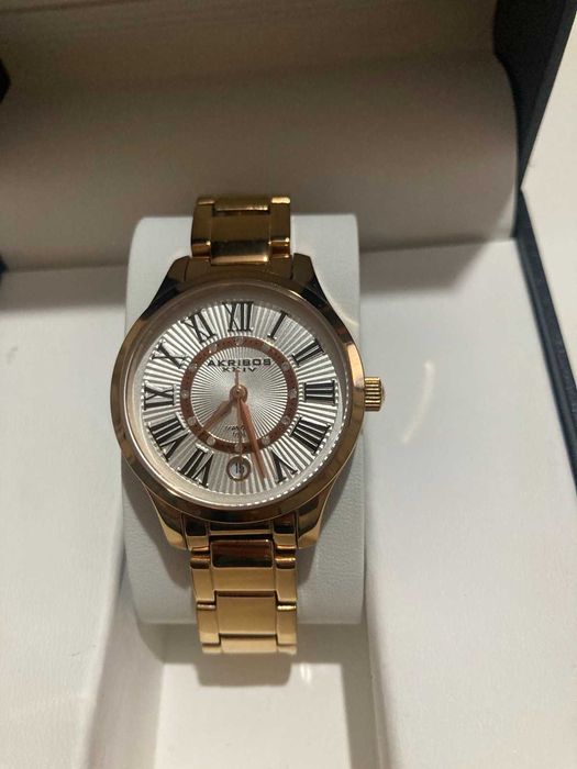 Продавам дамски часовник