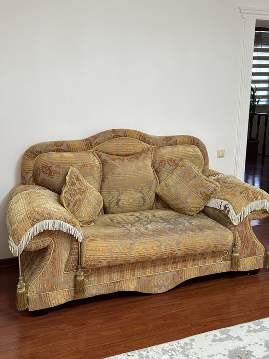 Продаю гостиный диван